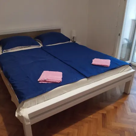 Apartment Sole 1